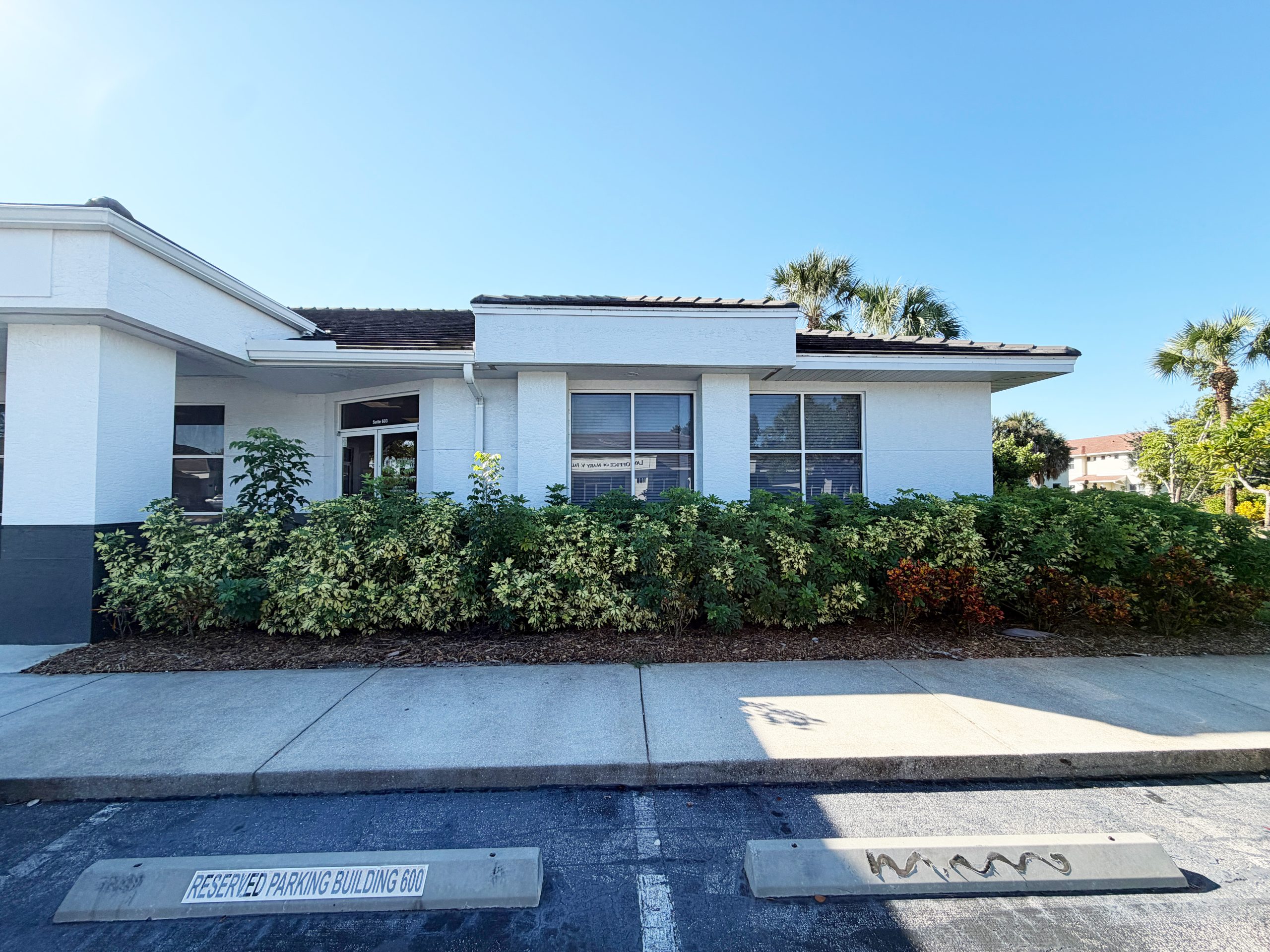 1,675 +/- SF Professional Office Suite Near Gulf Coast Medical Center
